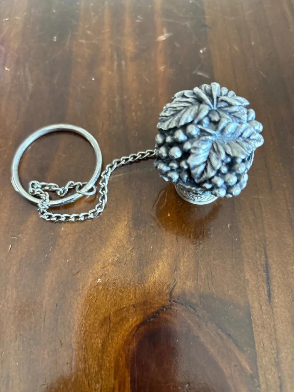 Pewter Bottle topper grapes/leaves with large ring